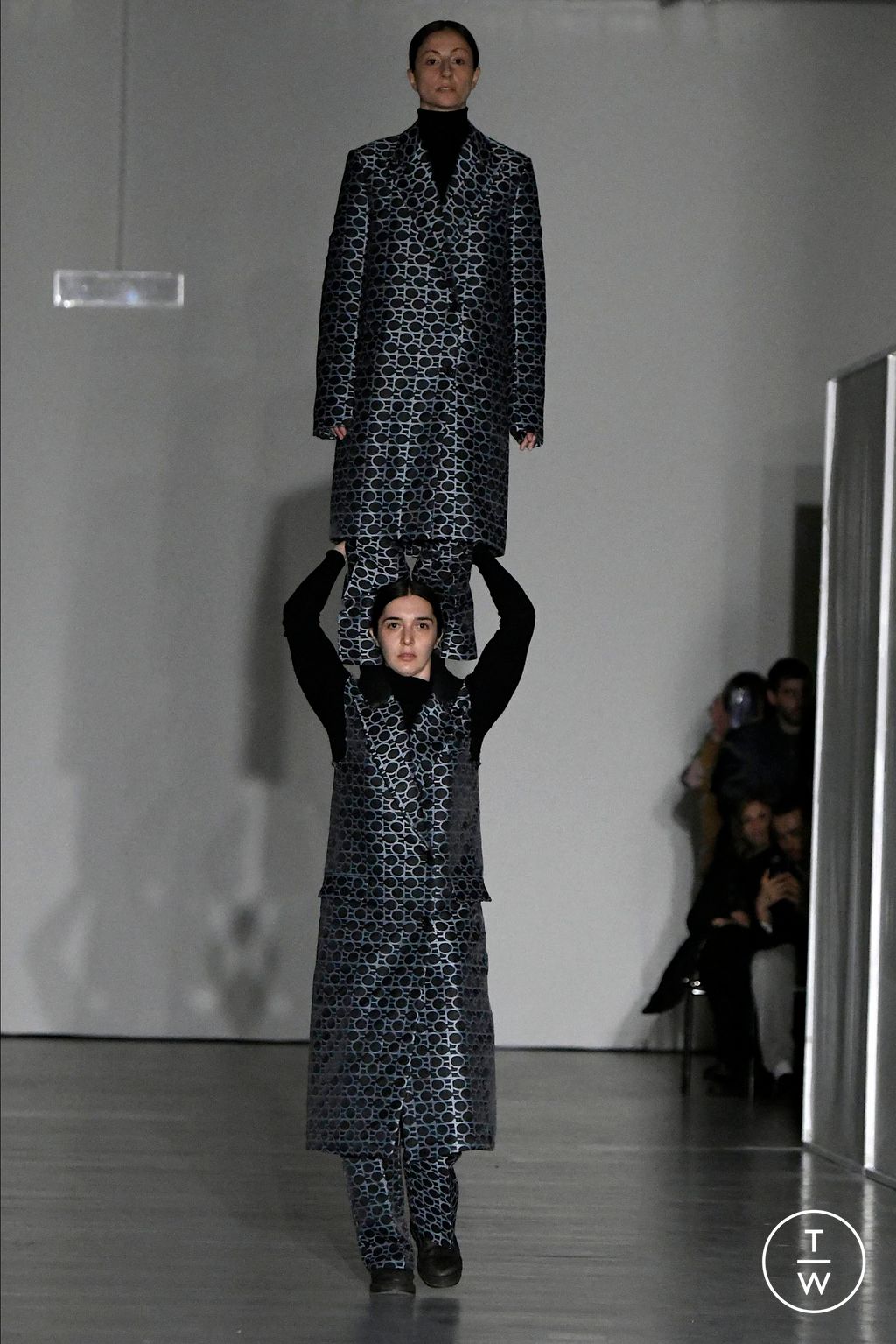 Fashion Week Milan Fall/Winter 2024 look 35 de la collection Federico Cina menswear