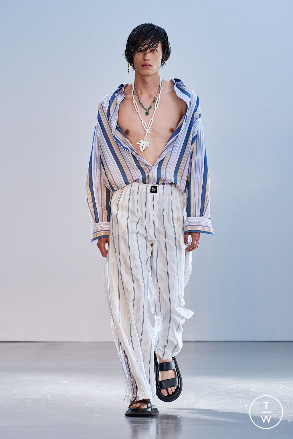 Fashion Week Milan Spring/Summer 2023 look 32 de la collection Federico Cina menswear