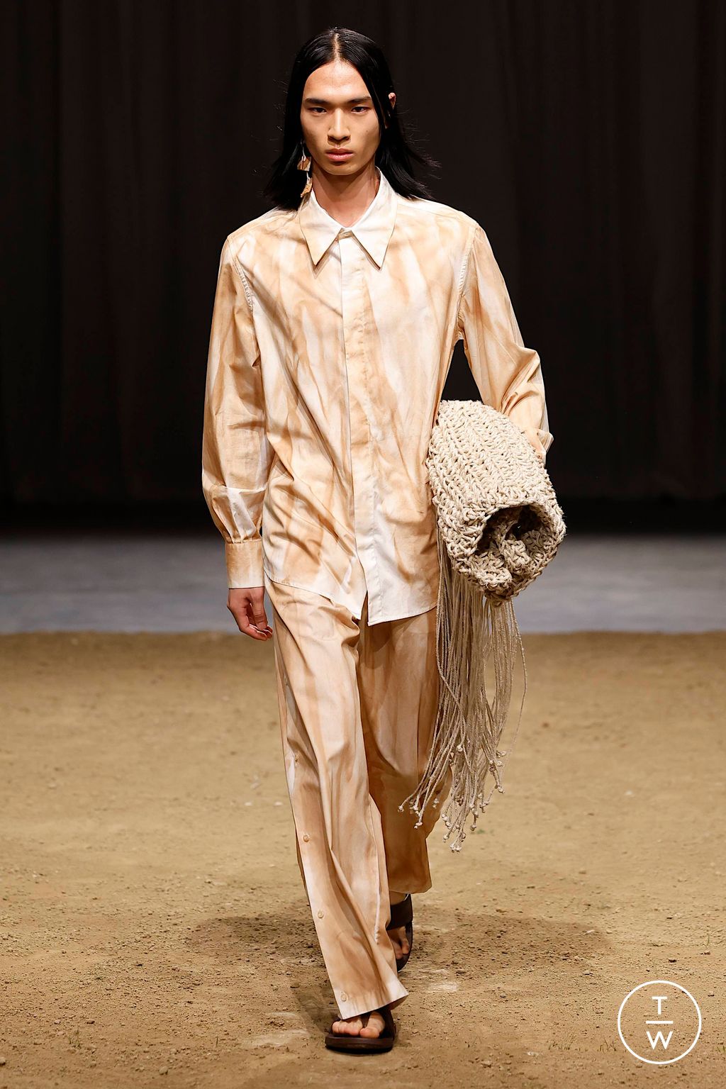 Fashion Week Milan Spring/Summer 2024 look 13 de la collection Federico Cina menswear