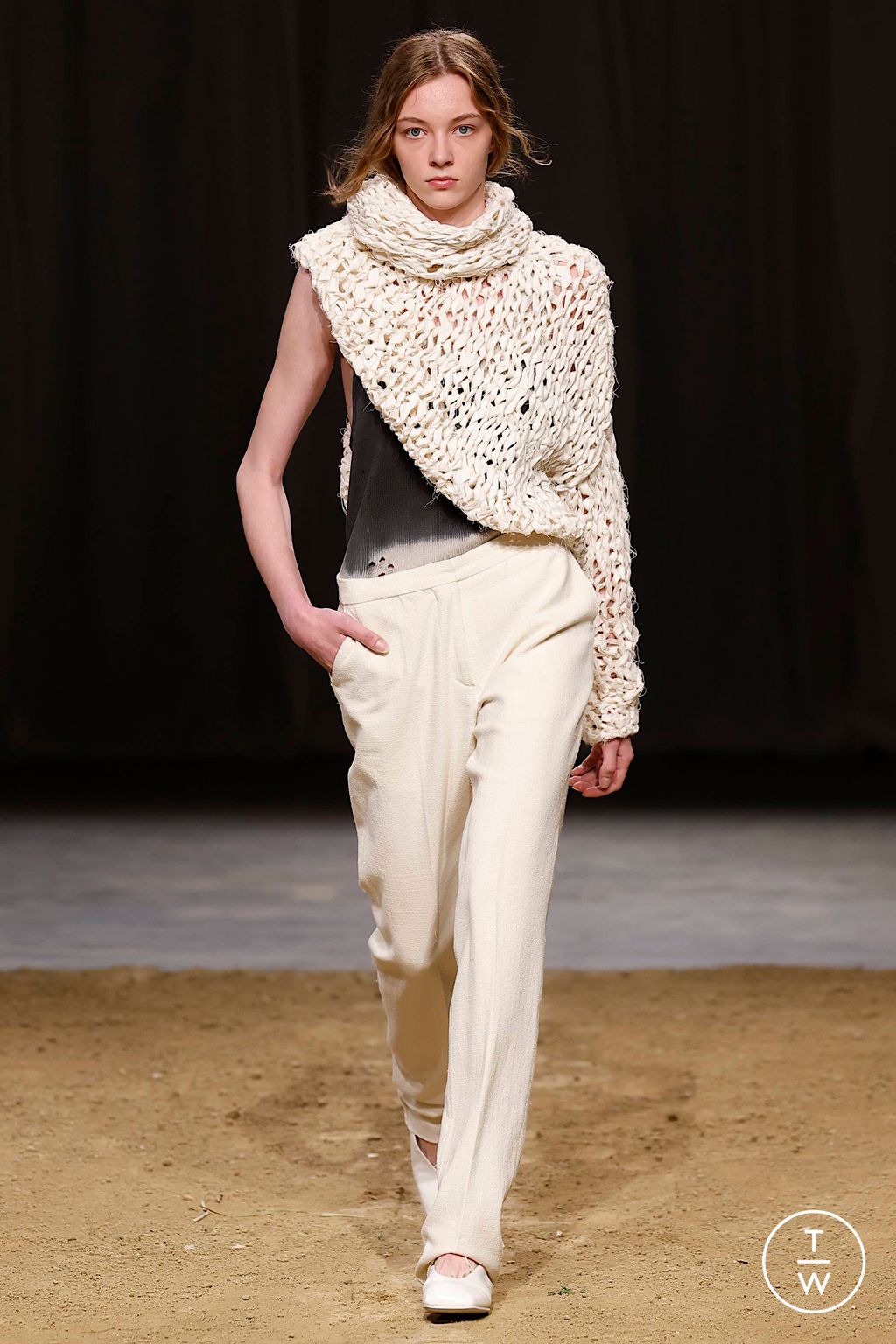 Fashion Week Milan Spring/Summer 2024 look 19 de la collection Federico Cina menswear