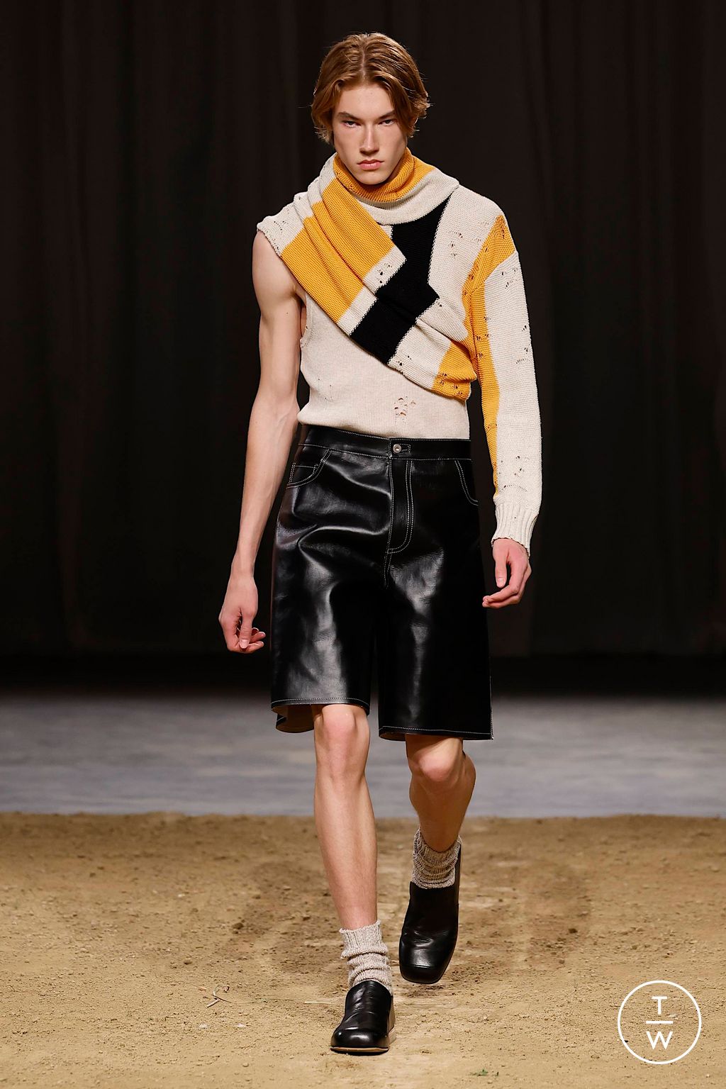 Fashion Week Milan Spring/Summer 2024 look 22 de la collection Federico Cina menswear