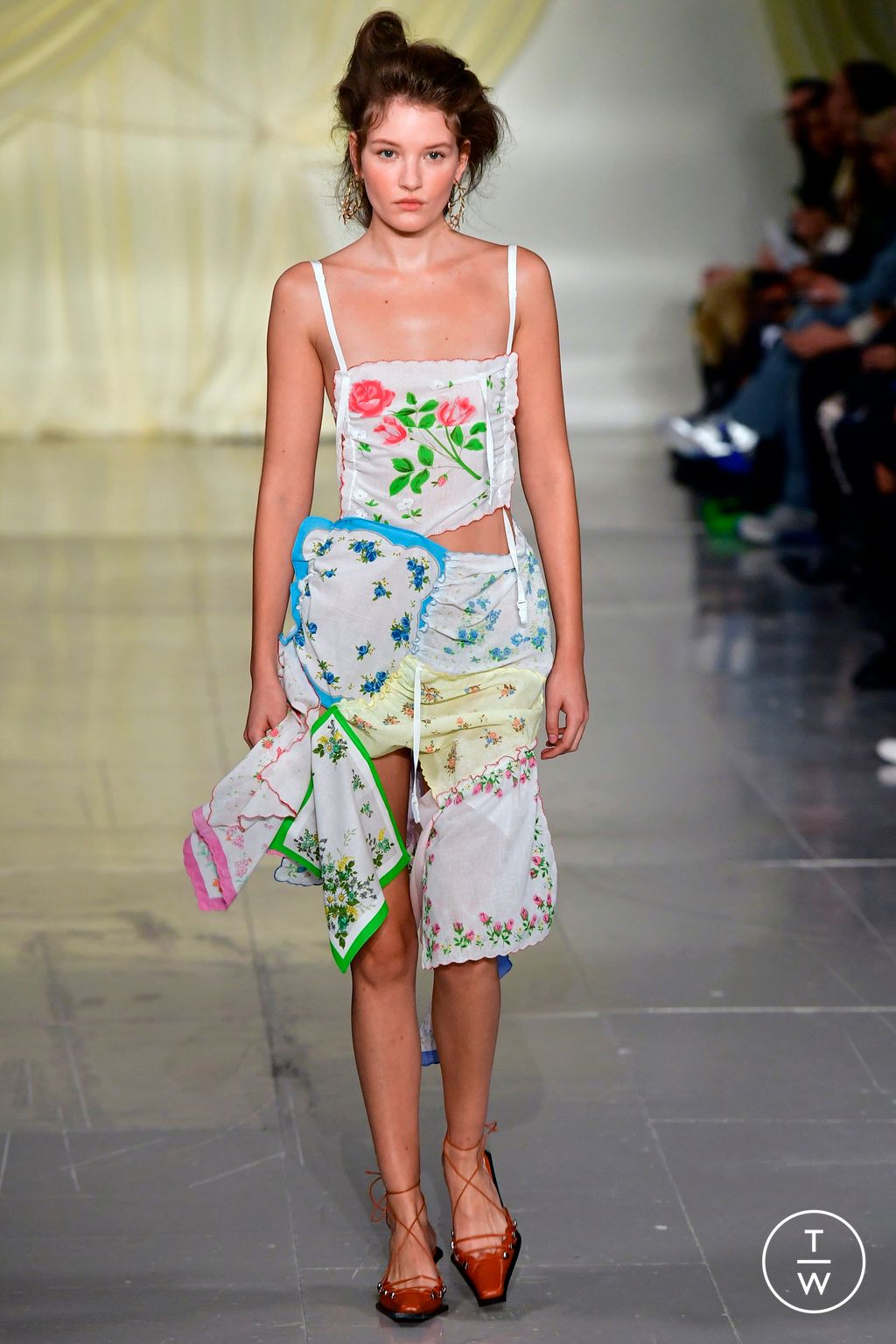 Fashion Week London Spring/Summer 2023 look 23 from the Yuhan Wang collection womenswear