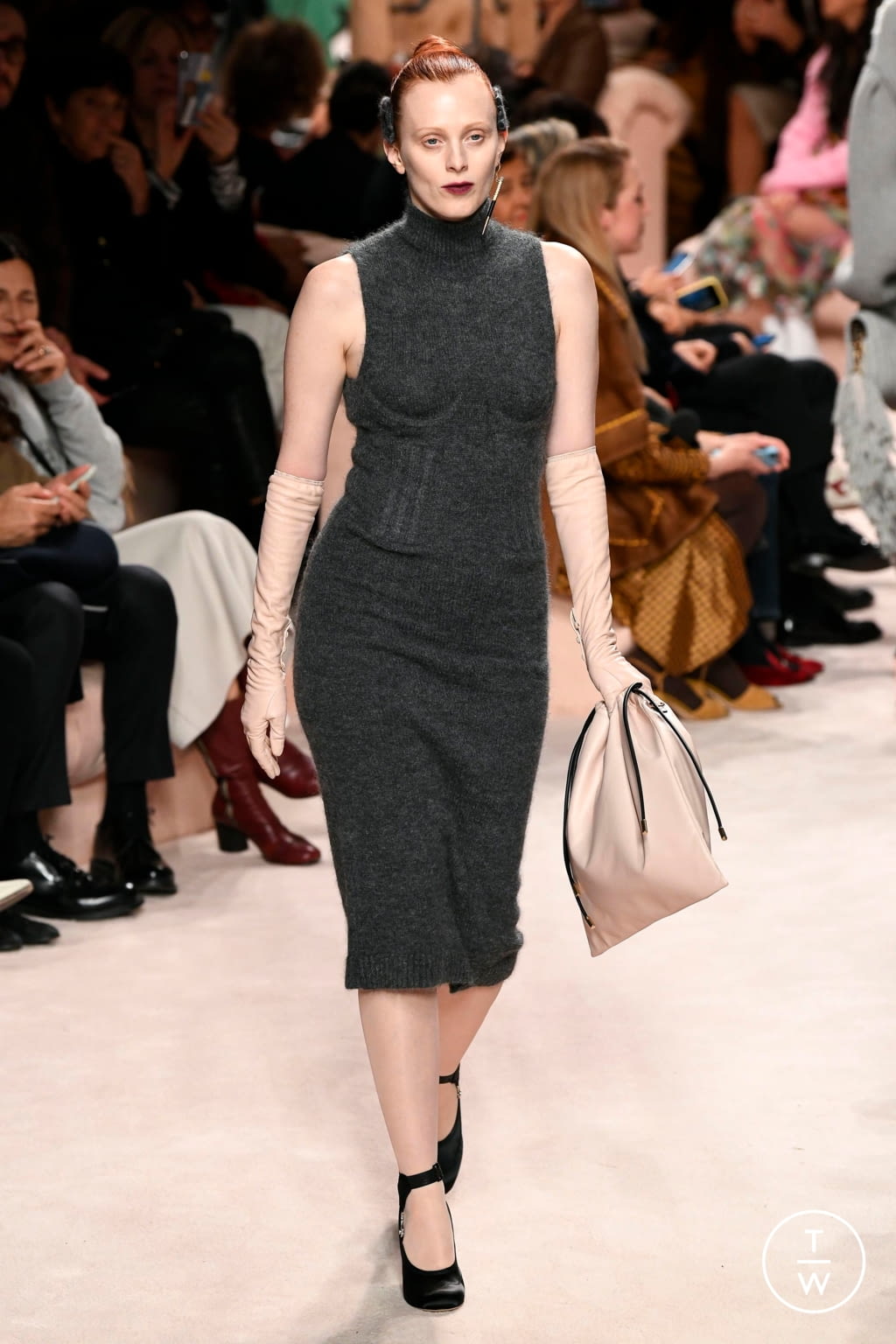 Fashion Week Milan Fall/Winter 2020 look 9 de la collection Fendi womenswear