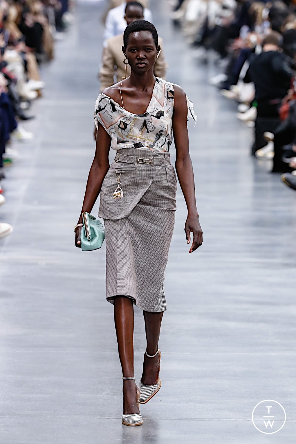 Fashion Week Milan Fall/Winter 2022 look 12 de la collection Fendi womenswear