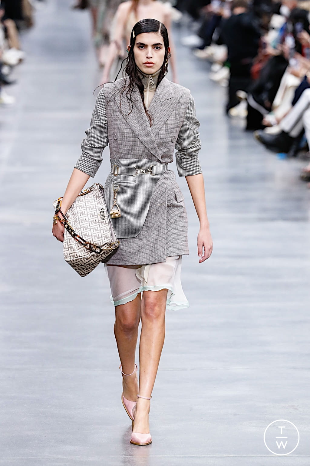 Fashion Week Milan Fall/Winter 2022 look 16 from the Fendi collection womenswear