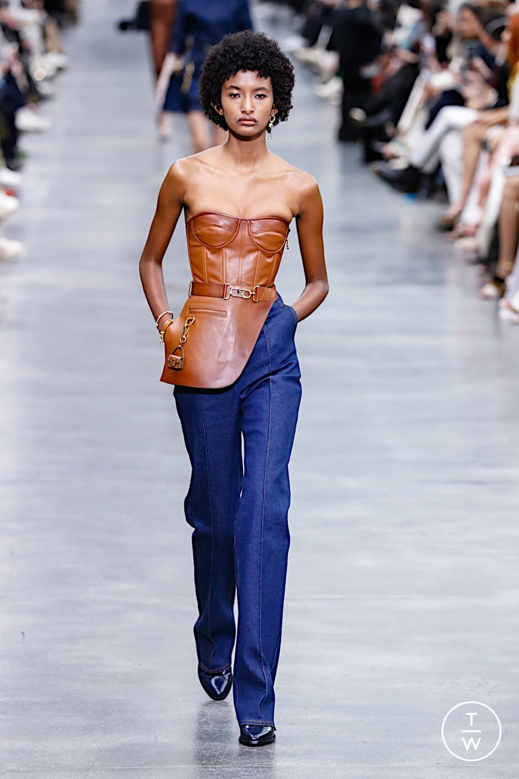 Fashion Week Milan Fall/Winter 2022 look 27 de la collection Fendi womenswear