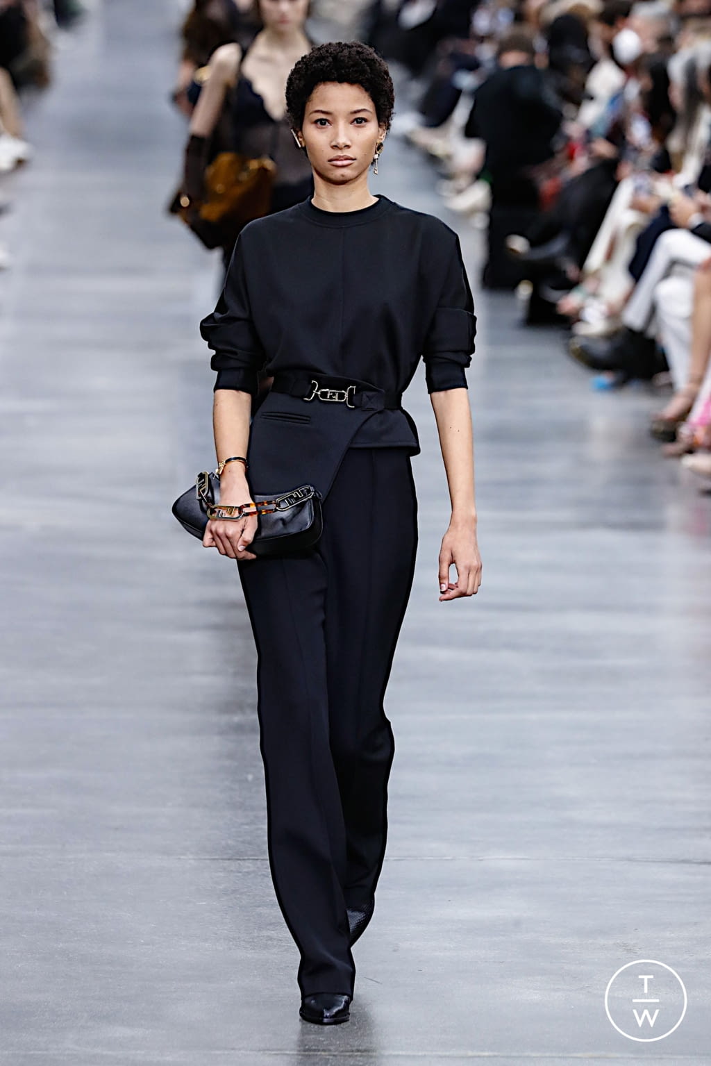 Fashion Week Milan Fall/Winter 2022 look 36 from the Fendi collection 女装