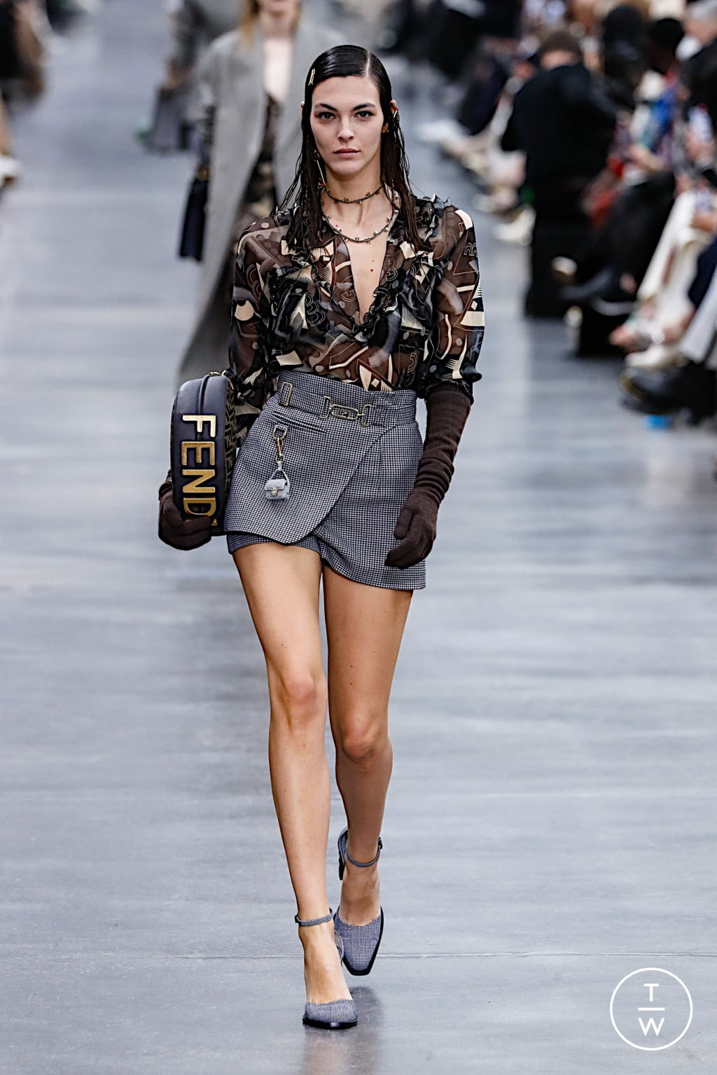 Fashion Week Milan Fall/Winter 2022 look 41 from the Fendi collection 女装