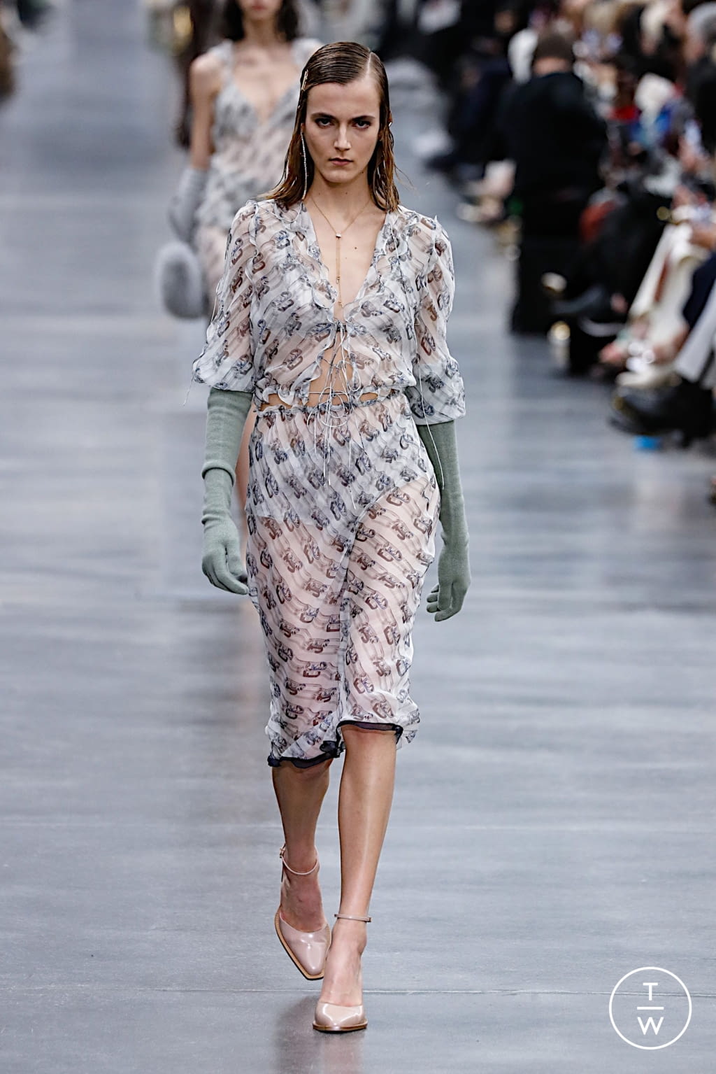 Fashion Week Milan Fall/Winter 2022 look 48 from the Fendi collection 女装