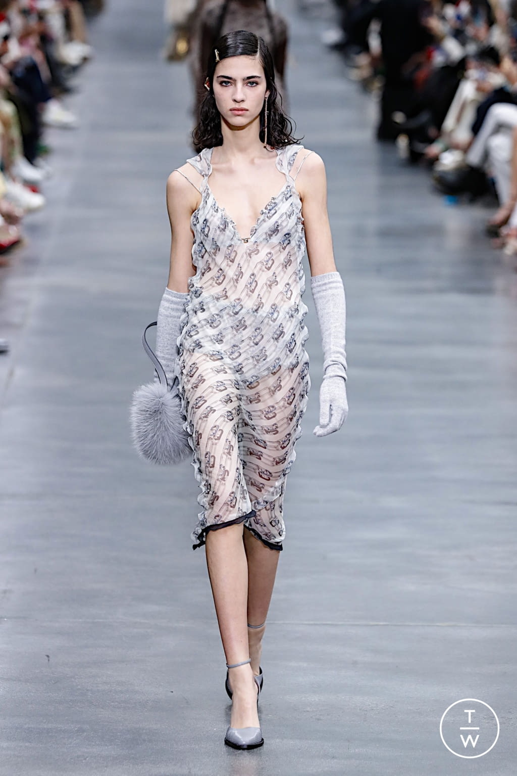 Fashion Week Milan Fall/Winter 2022 look 49 from the Fendi collection 女装