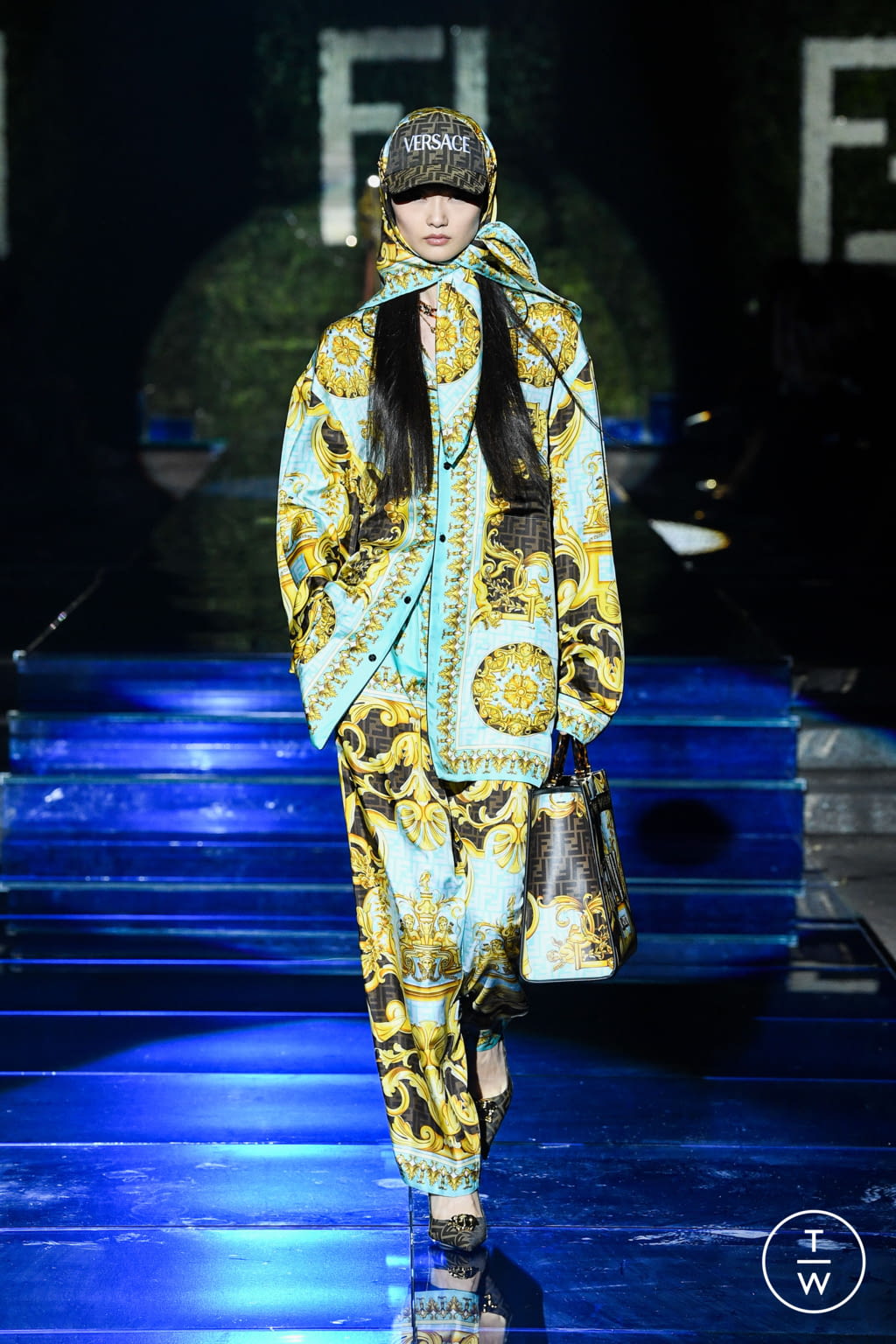 Fashion Week Milan Spring/Summer 2022 look 37 from the Versace by Fendi - Fendi by Versace collection 女装