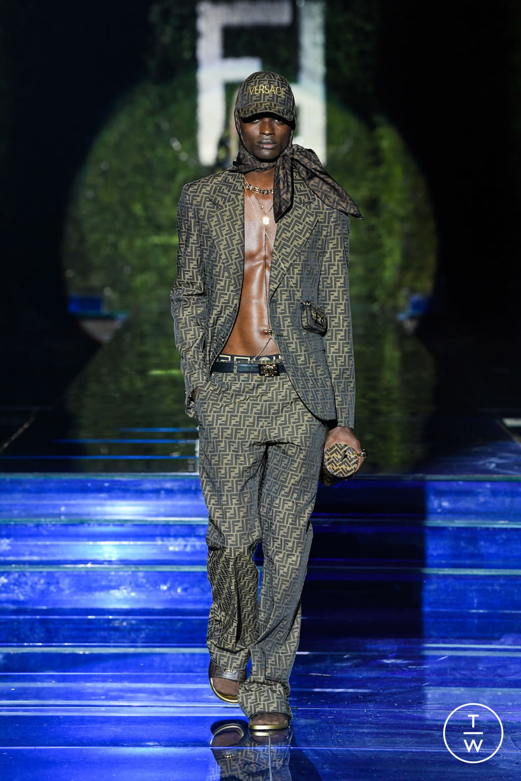 Fashion Week Milan Spring/Summer 2022 look 27 from the Versace by Fendi - Fendi by Versace collection 女装