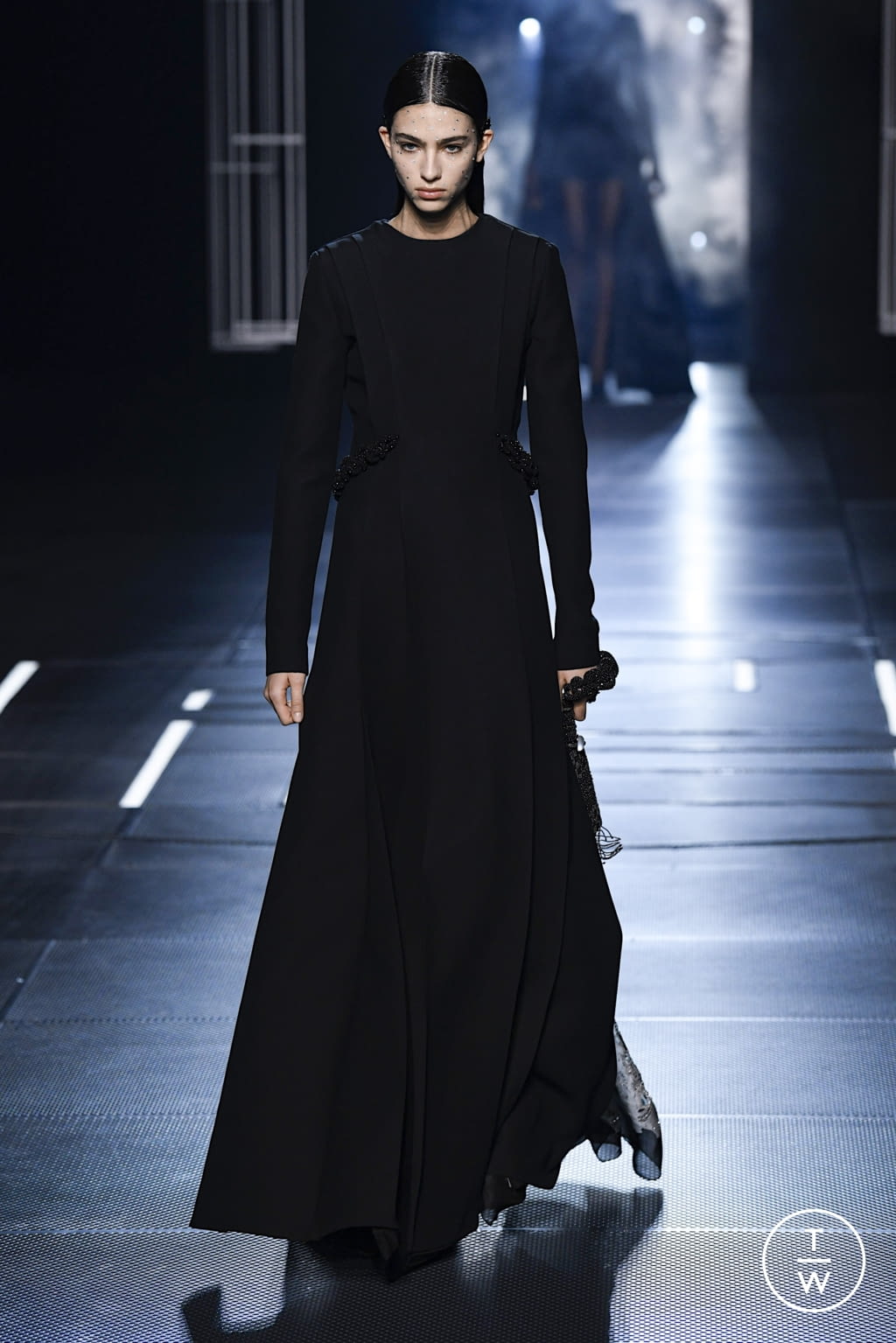Fashion Week Paris Spring/Summer 2022 look 2 from the Fendi collection 高级定制