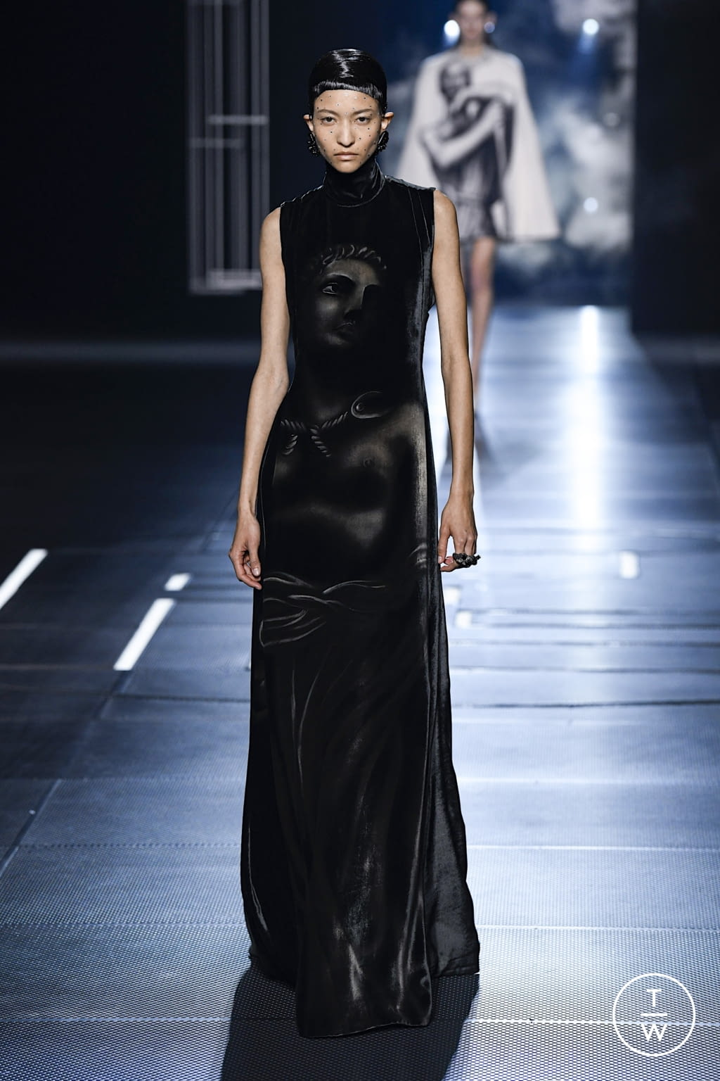 Fashion Week Paris Spring/Summer 2022 look 9 from the Fendi collection 高级定制