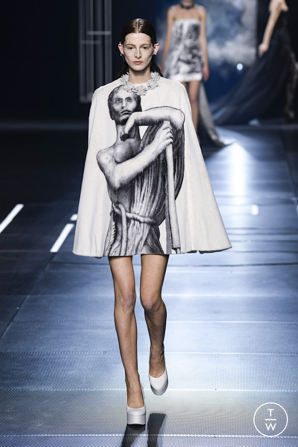 Fashion Week Paris Spring/Summer 2022 look 10 from the Fendi collection 高级定制