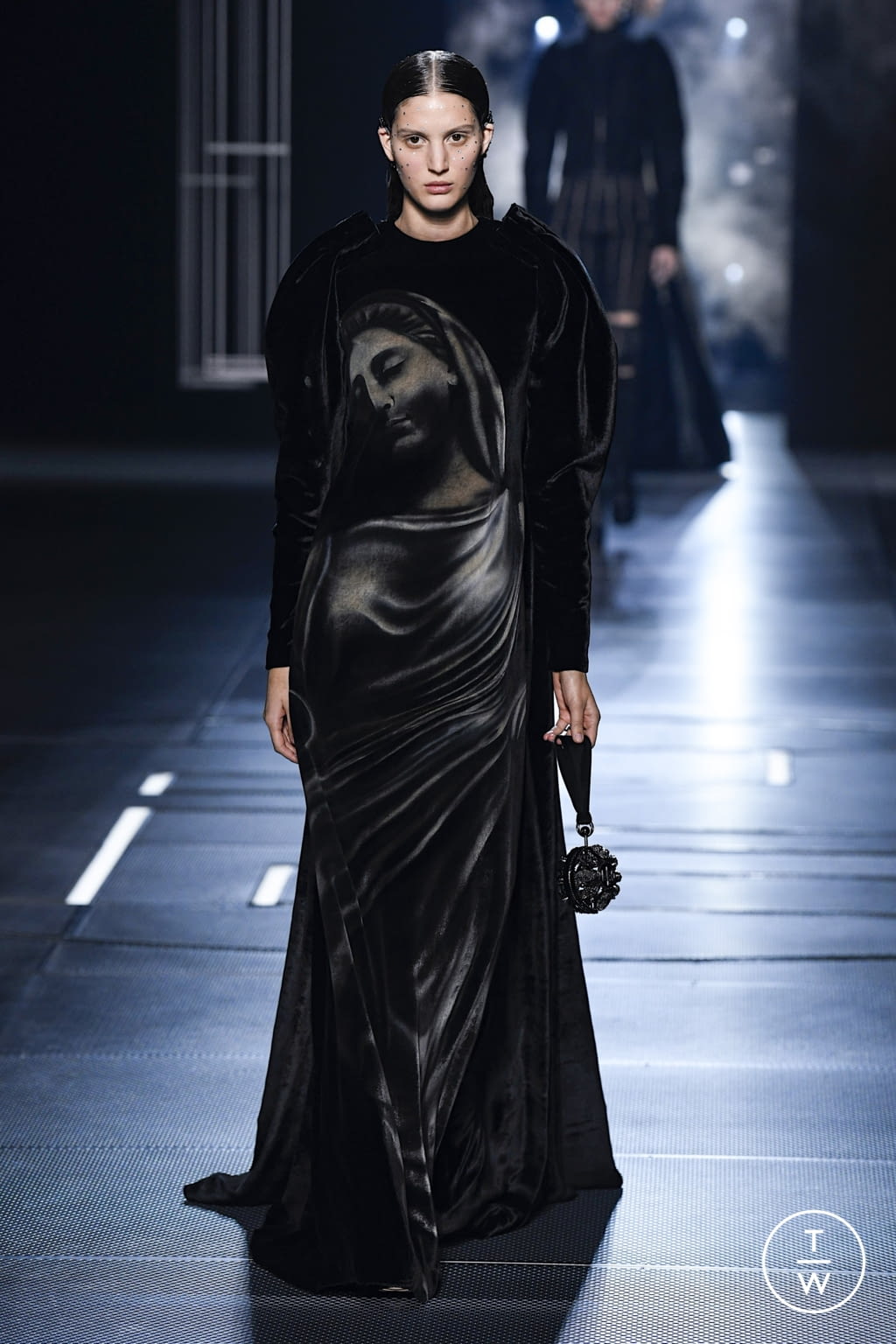 Fashion Week Paris Spring/Summer 2022 look 12 from the Fendi collection couture