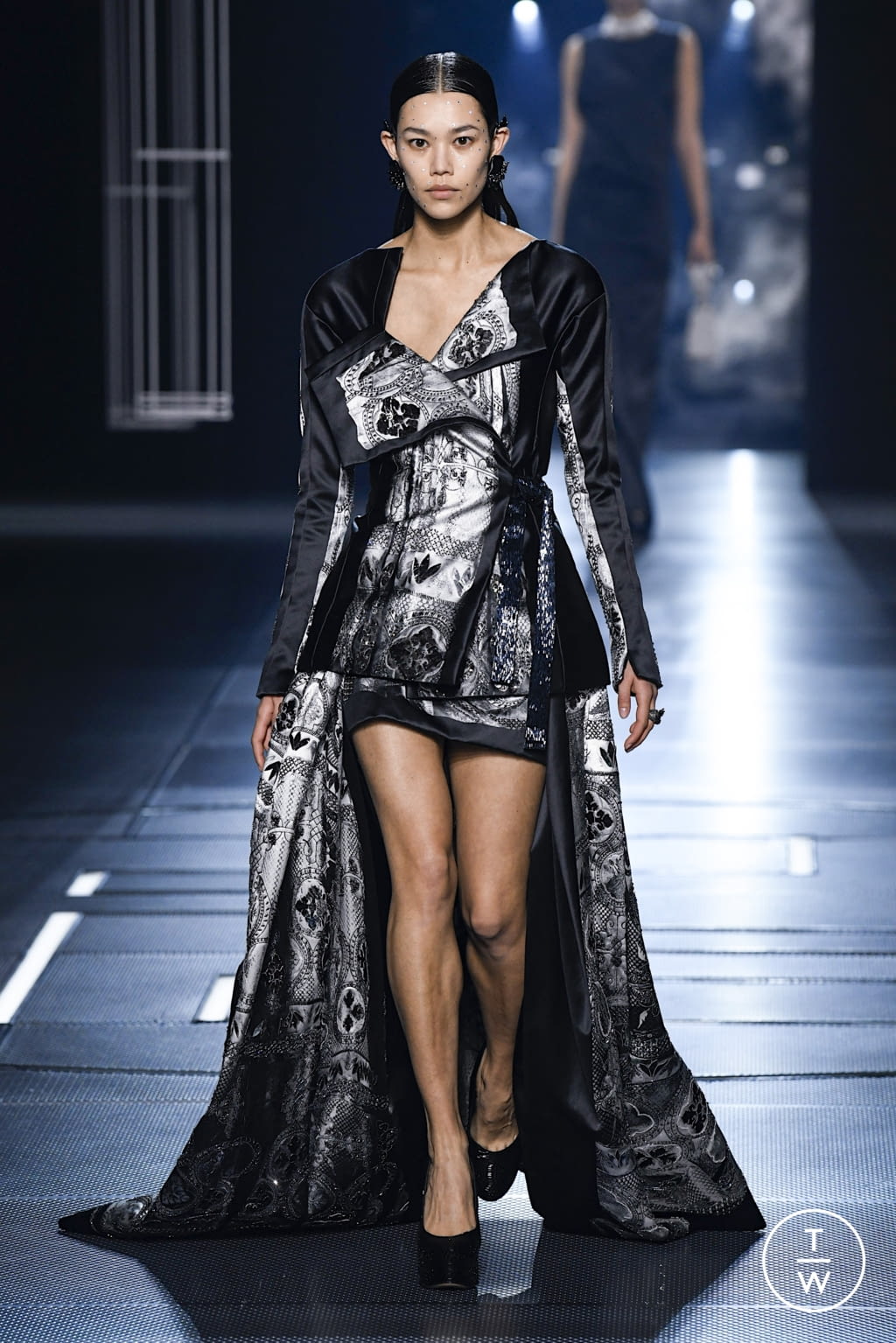 Fashion Week Paris Spring/Summer 2022 look 15 from the Fendi collection couture