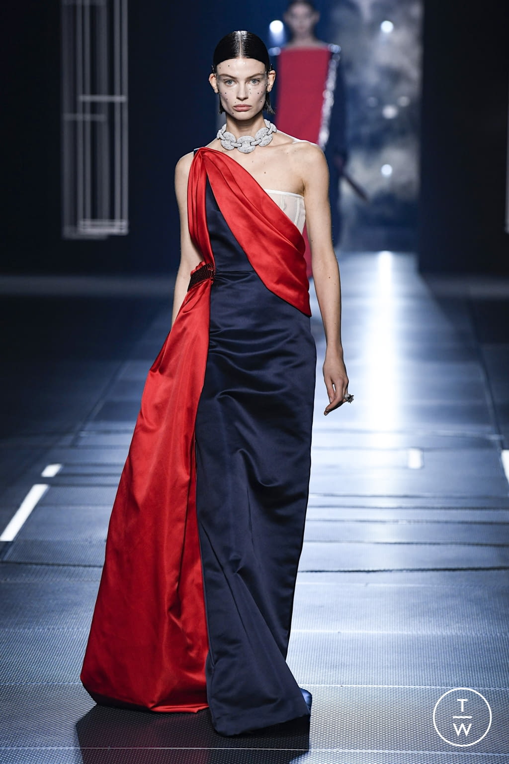 Fashion Week Paris Spring/Summer 2022 look 22 de la collection Fendi couture