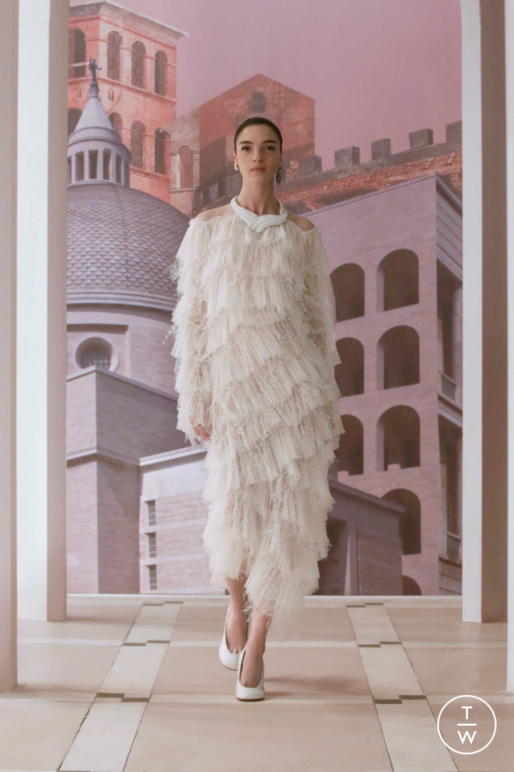 Fashion Week Paris Fall/Winter 2021 look 19 from the Fendi collection couture