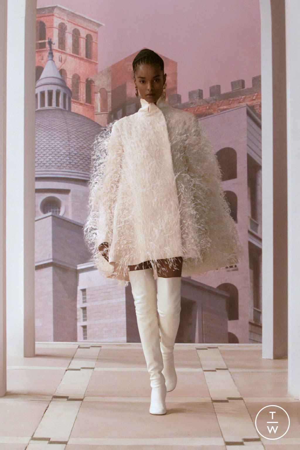 Fashion Week Paris Fall/Winter 2021 look 20 from the Fendi collection couture