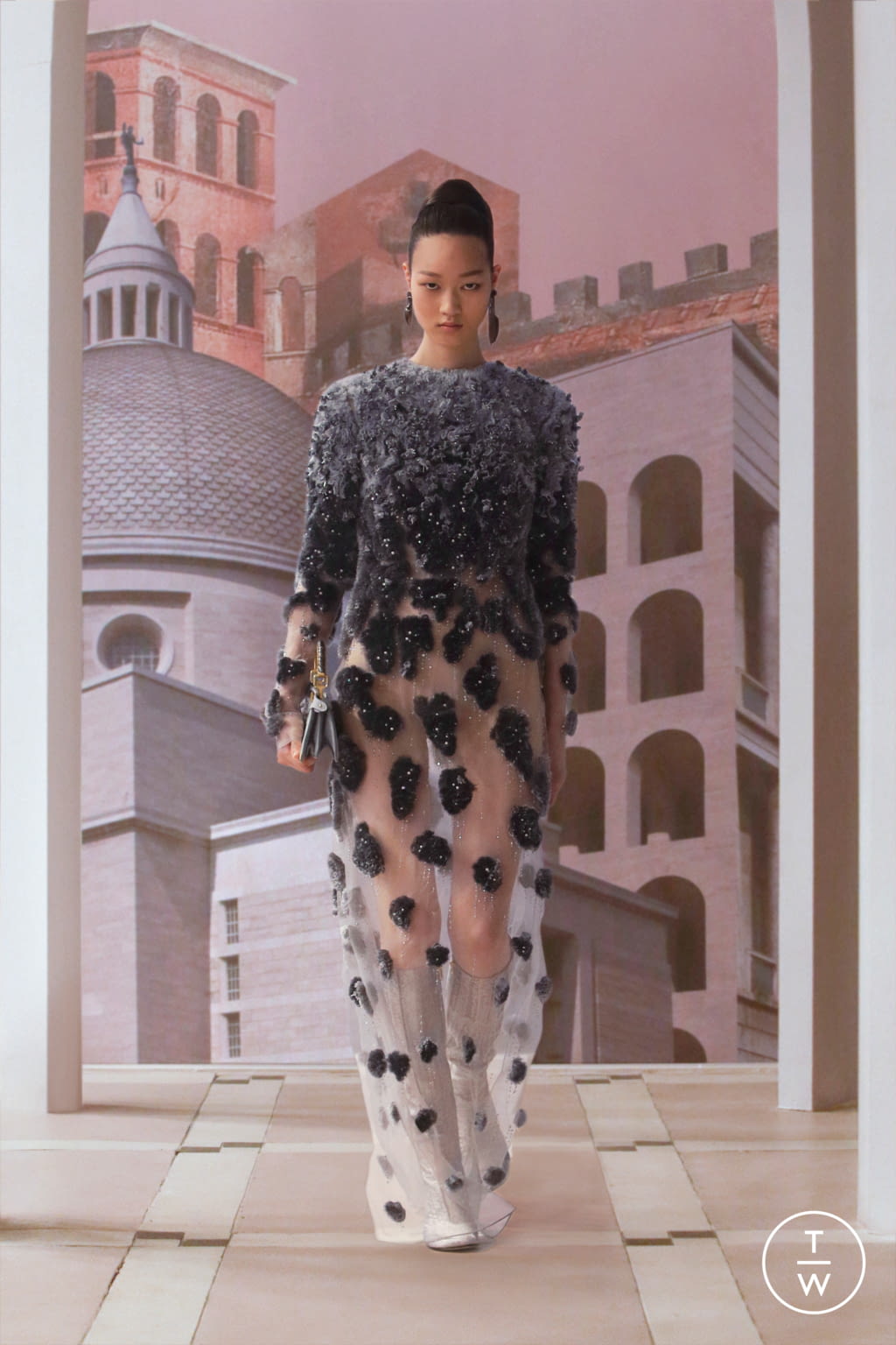 Fashion Week Paris Fall/Winter 2021 look 27 from the Fendi collection couture