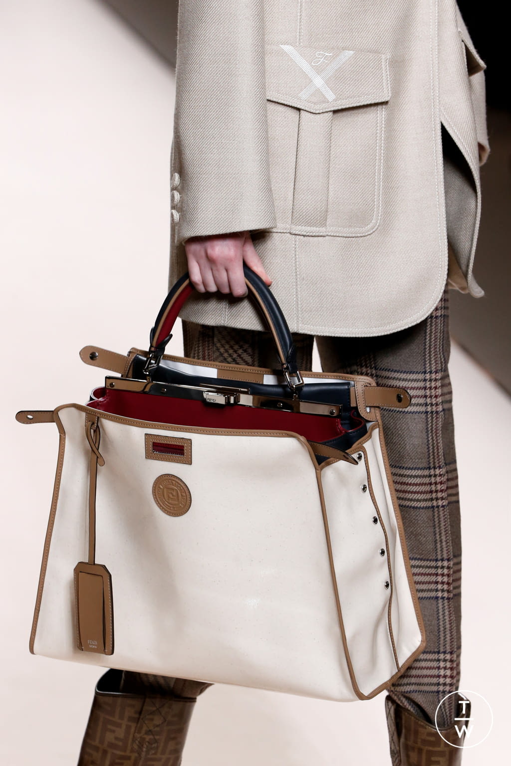 Fashion Week Milan Fall/Winter 2018 look 5 from the Fendi collection womenswear accessories