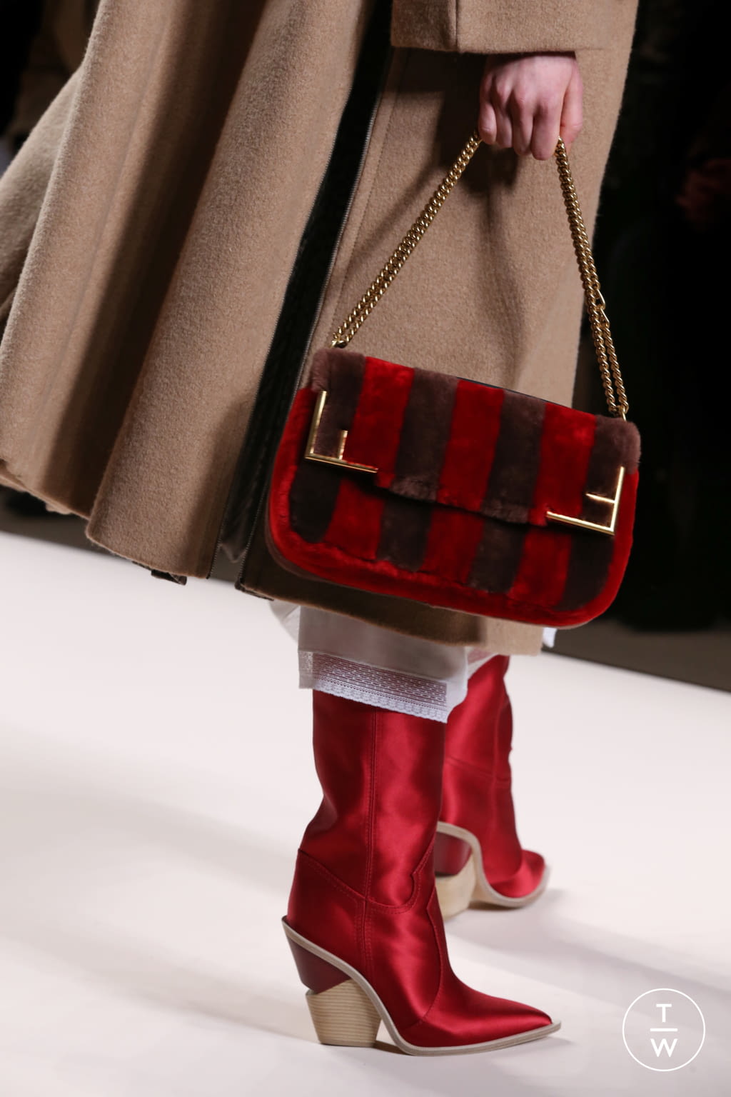 Fashion Week Milan Fall/Winter 2018 look 32 de la collection Fendi womenswear accessories