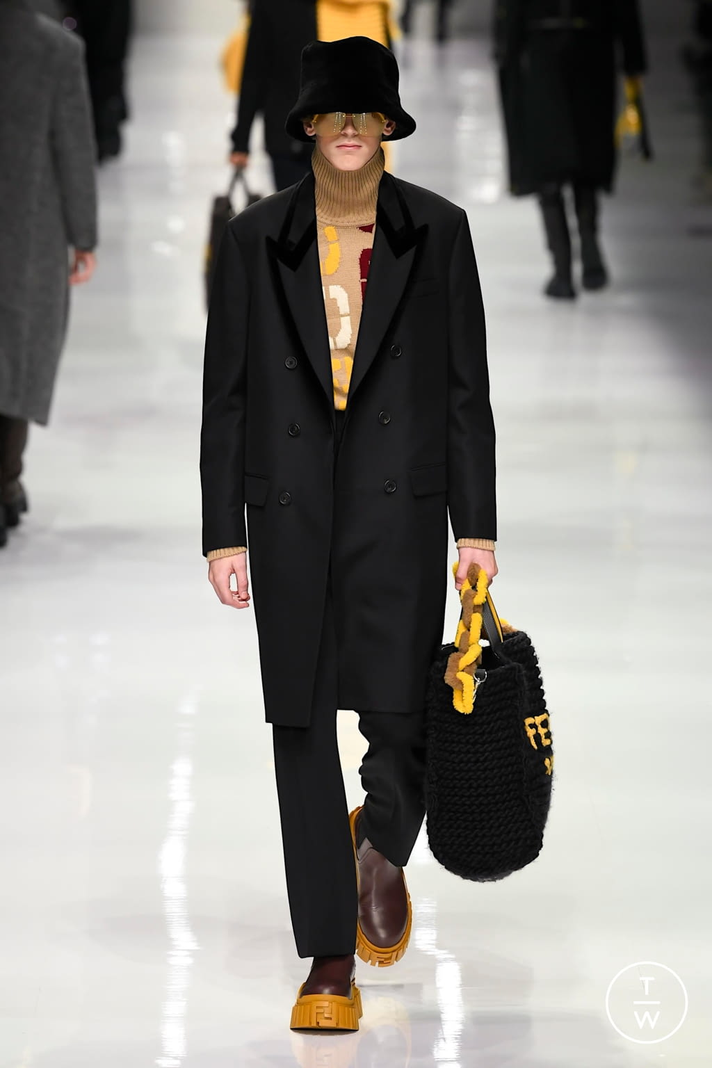 fendi look 18 tee
