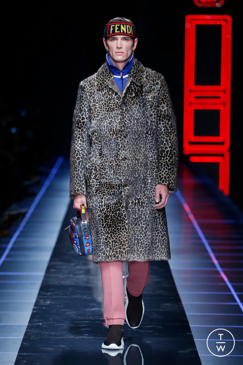 Fashion Week Milan Fall/Winter 2017 look 1 from the Fendi collection 男装