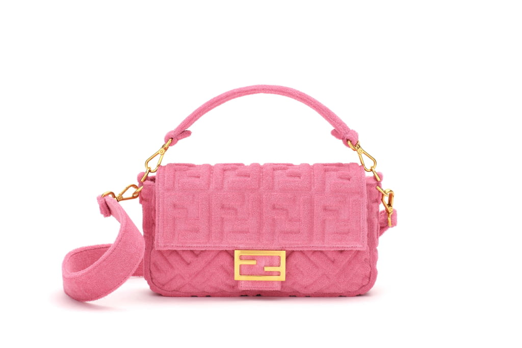 Fashion Week Milan Spring/Summer 2020 look 15 from the Fendi collection 女装配饰