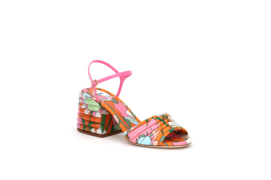 Fashion Week Milan Spring/Summer 2020 look 44 from the Fendi collection 女装配饰