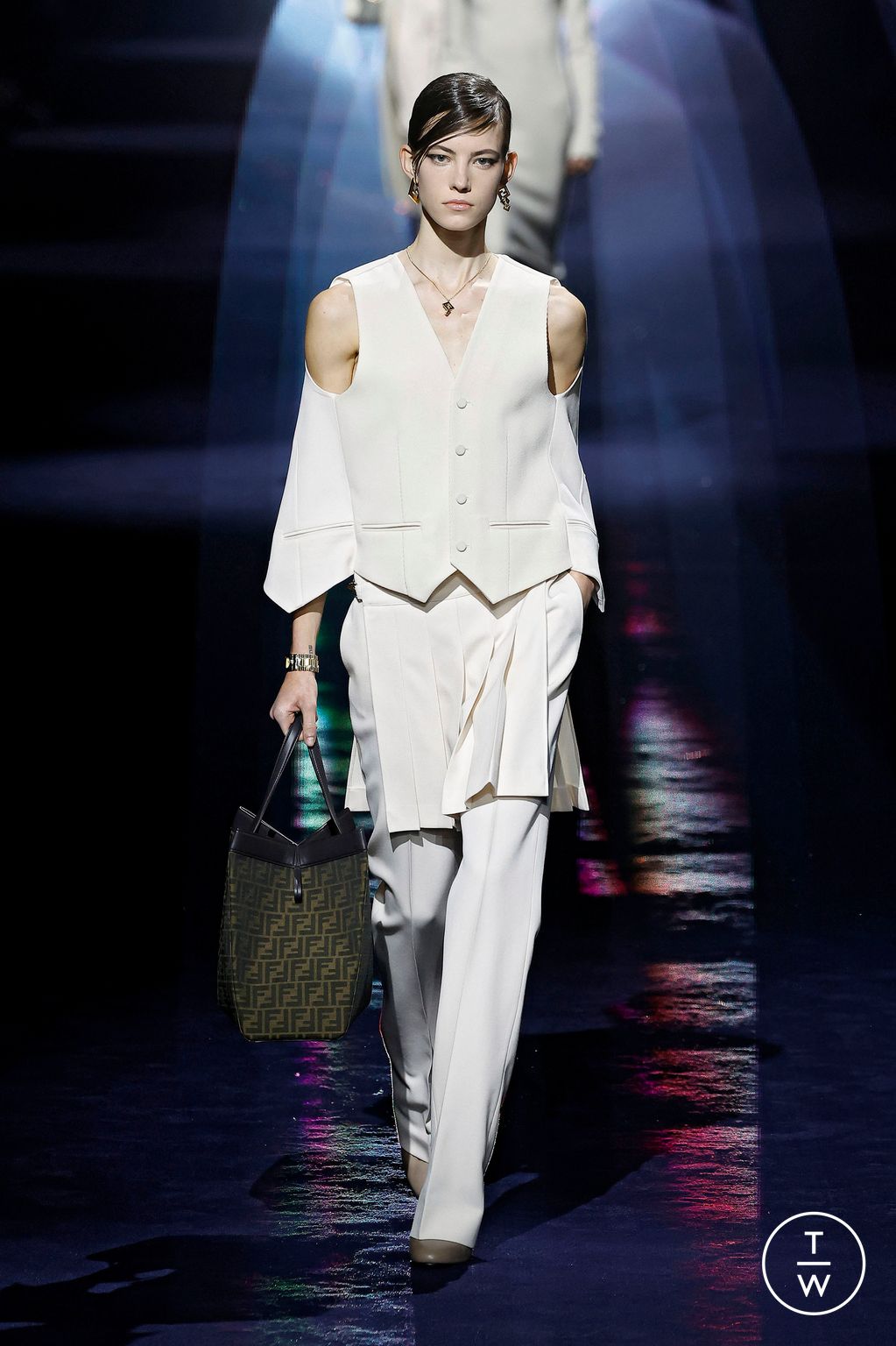 Fashion Week Milan Fall/Winter 2023 look 20 from the Fendi collection womenswear