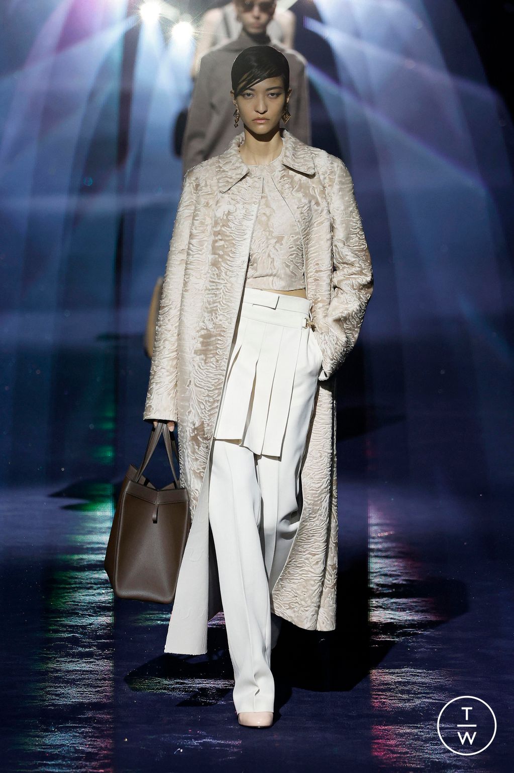 Fashion Week Milan Fall/Winter 2023 look 28 from the Fendi collection 女装