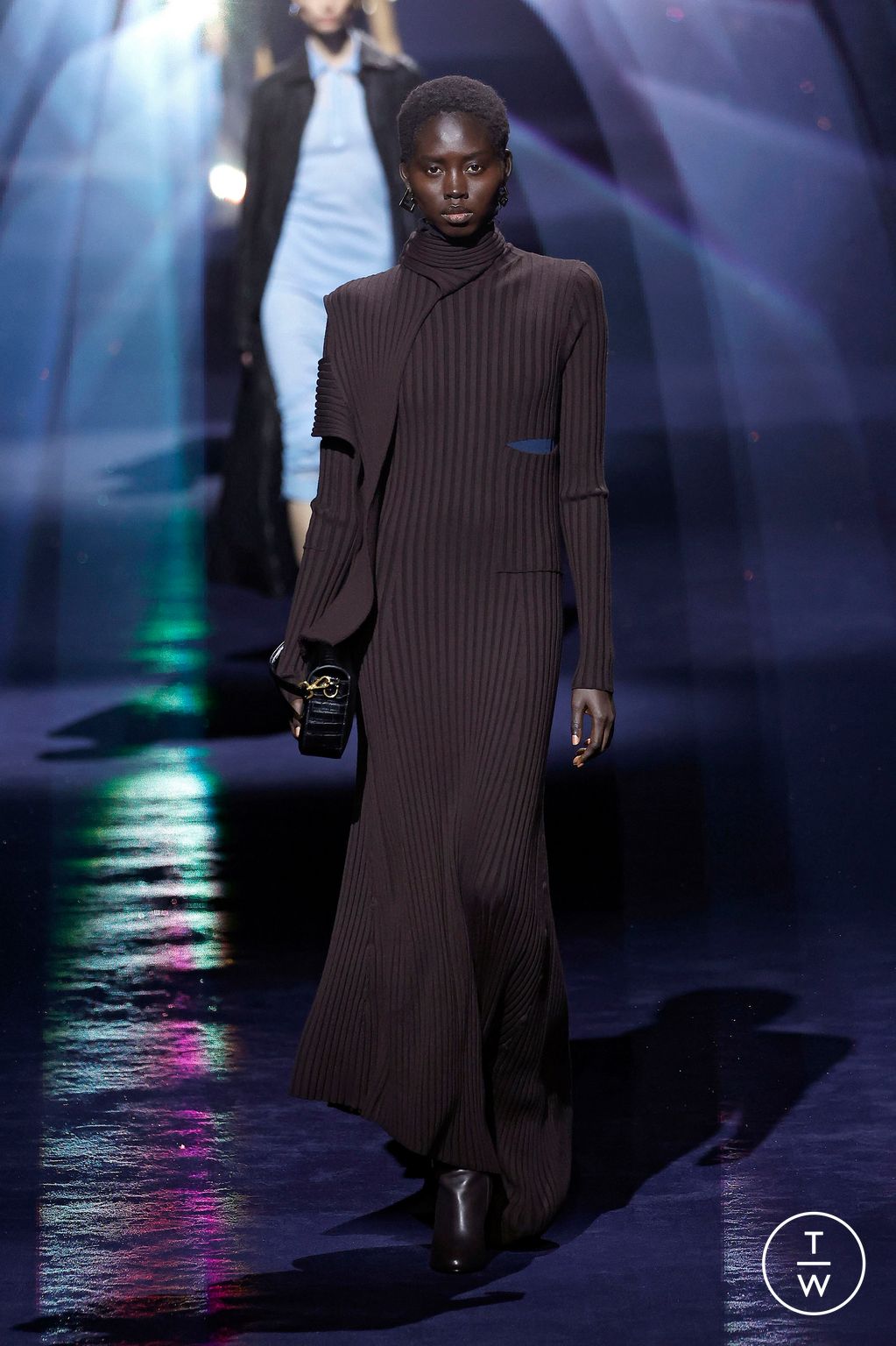 Fashion Week Milan Fall/Winter 2023 look 34 from the Fendi collection 女装