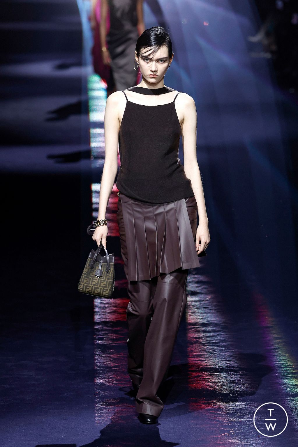 Fashion Week Milan Fall/Winter 2023 look 45 from the Fendi collection 女装
