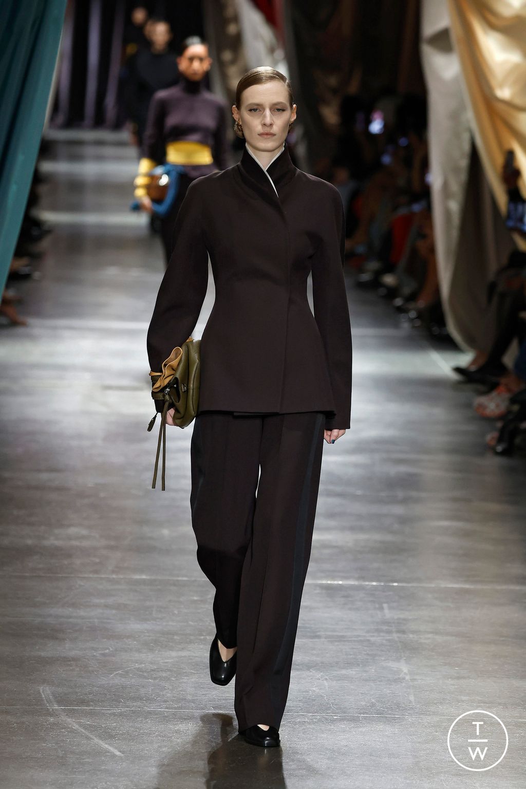 Fashion Week Milan Fall/Winter 2024 look 2 de la collection Fendi womenswear