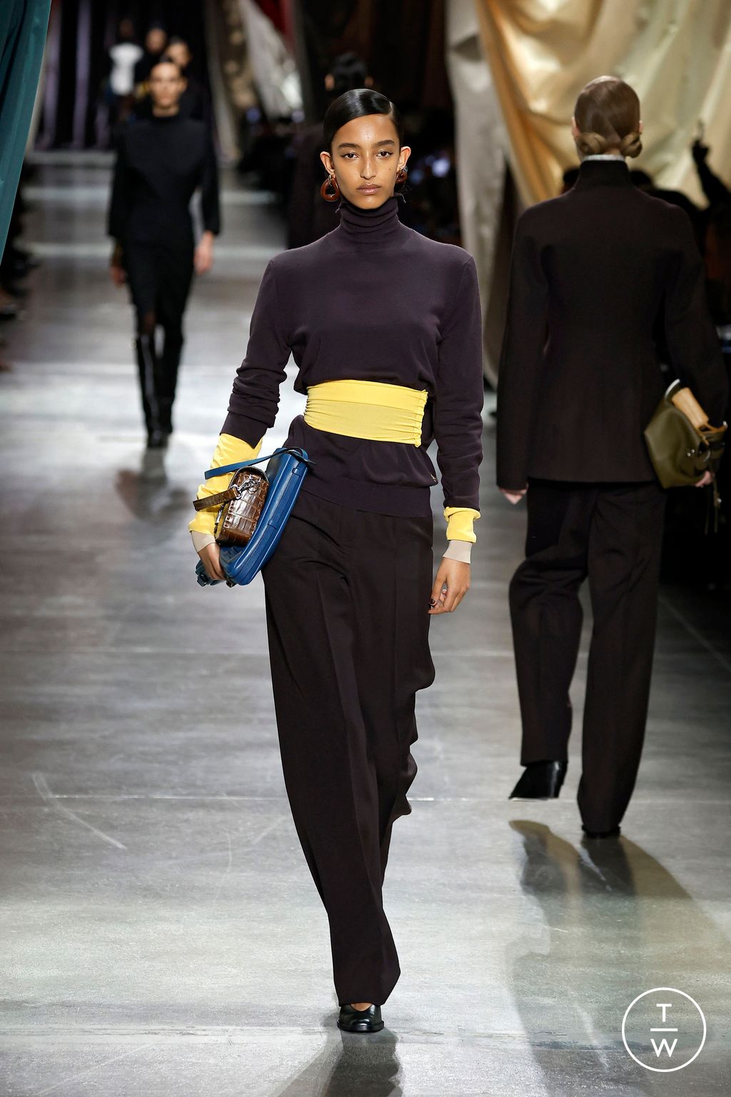Fashion Week Milan Fall/Winter 2024 look 3 from the Fendi collection 女装