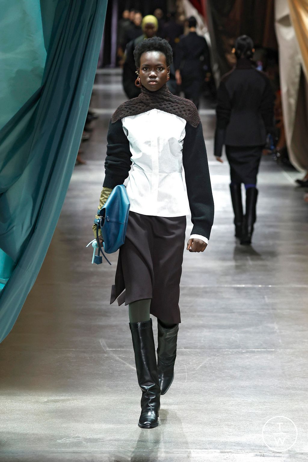 Fashion Week Milan Fall/Winter 2024 look 7 from the Fendi collection 女装