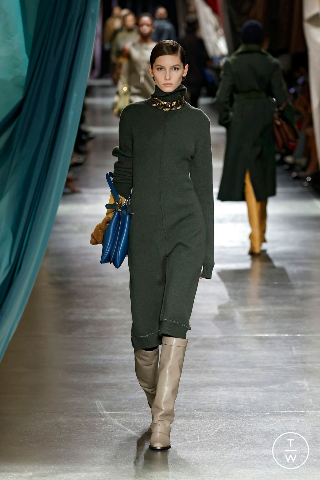 Fashion Week Milan Fall/Winter 2024 look 16 from the Fendi collection 女装