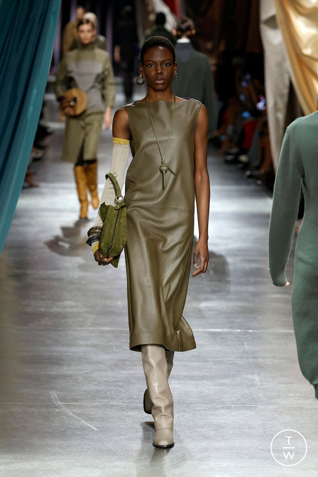 Fashion Week Milan Fall/Winter 2024 look 17 de la collection Fendi womenswear