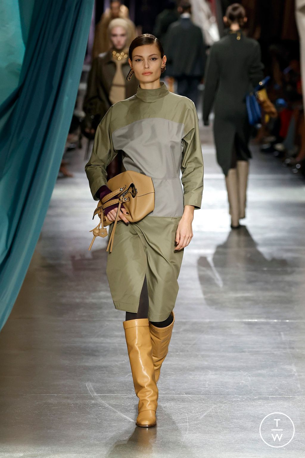 Fashion Week Milan Fall/Winter 2024 look 18 from the Fendi collection 女装