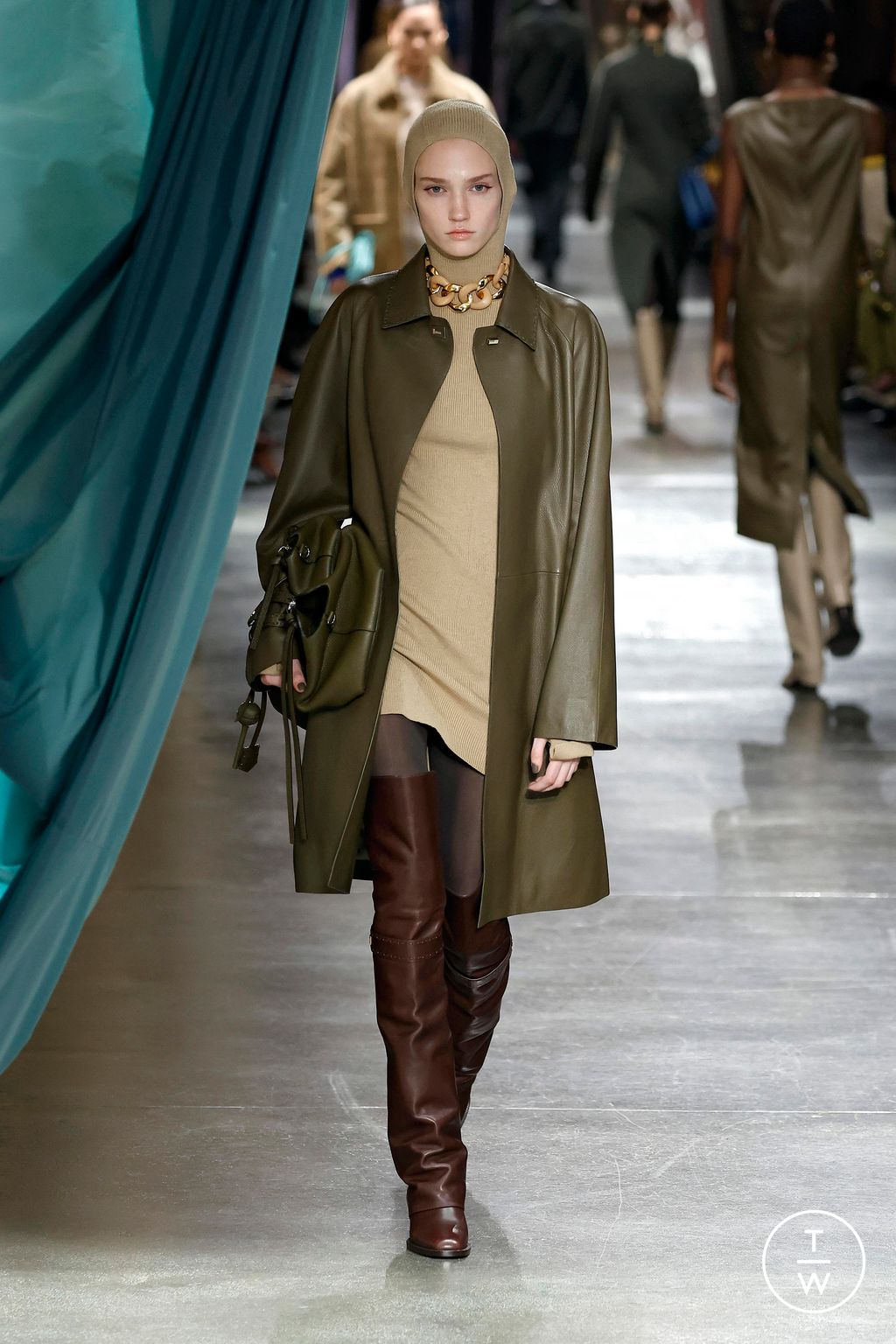 Fashion Week Milan Fall/Winter 2024 look 19 from the Fendi collection 女装