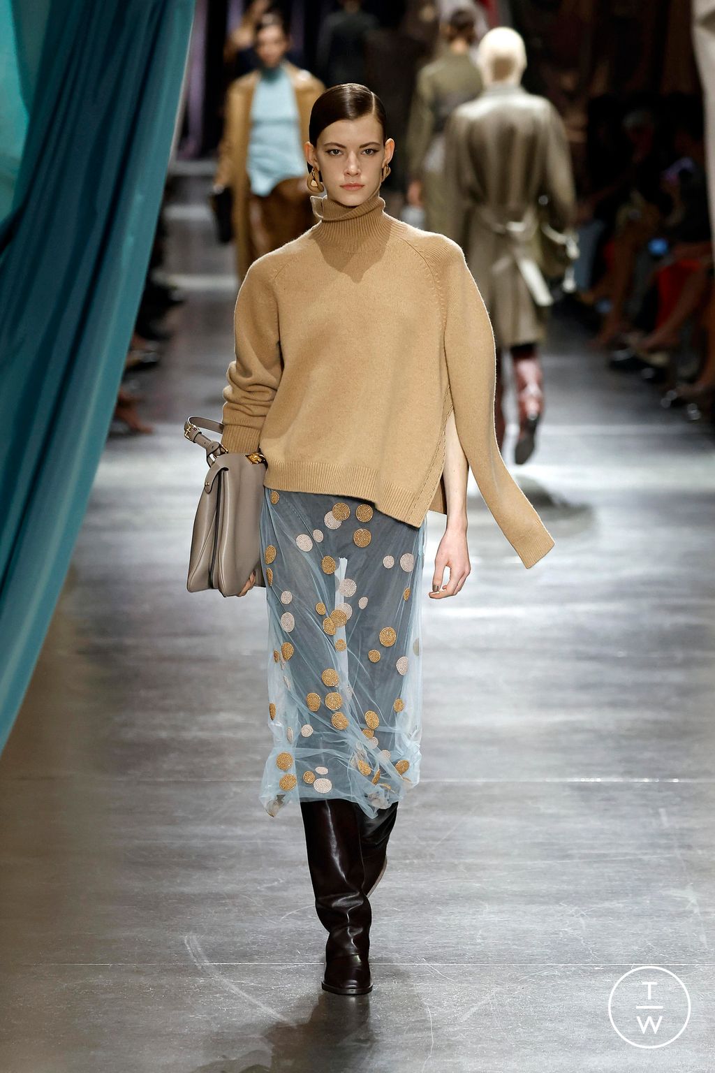 Fashion Week Milan Fall/Winter 2024 look 21 from the Fendi collection womenswear