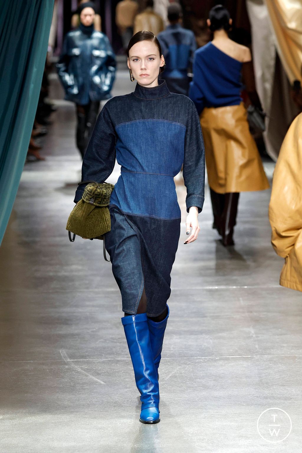 Fashion Week Milan Fall/Winter 2024 look 26 from the Fendi collection 女装
