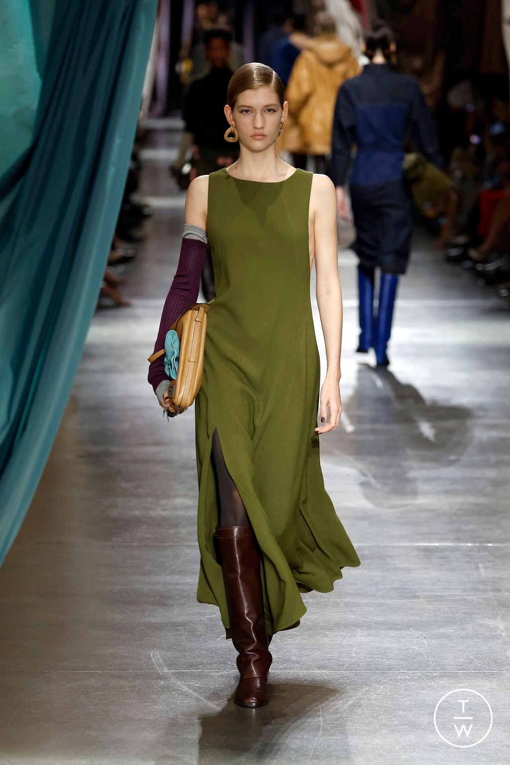 Fashion Week Milan Fall/Winter 2024 look 28 from the Fendi collection 女装