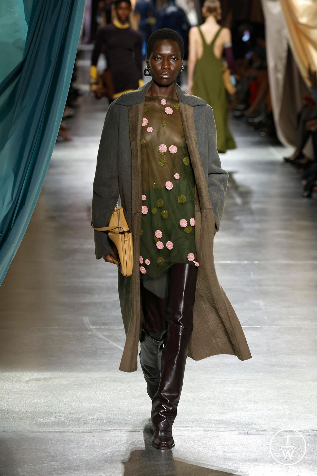 Fashion Week Milan Fall/Winter 2024 look 30 from the Fendi collection womenswear