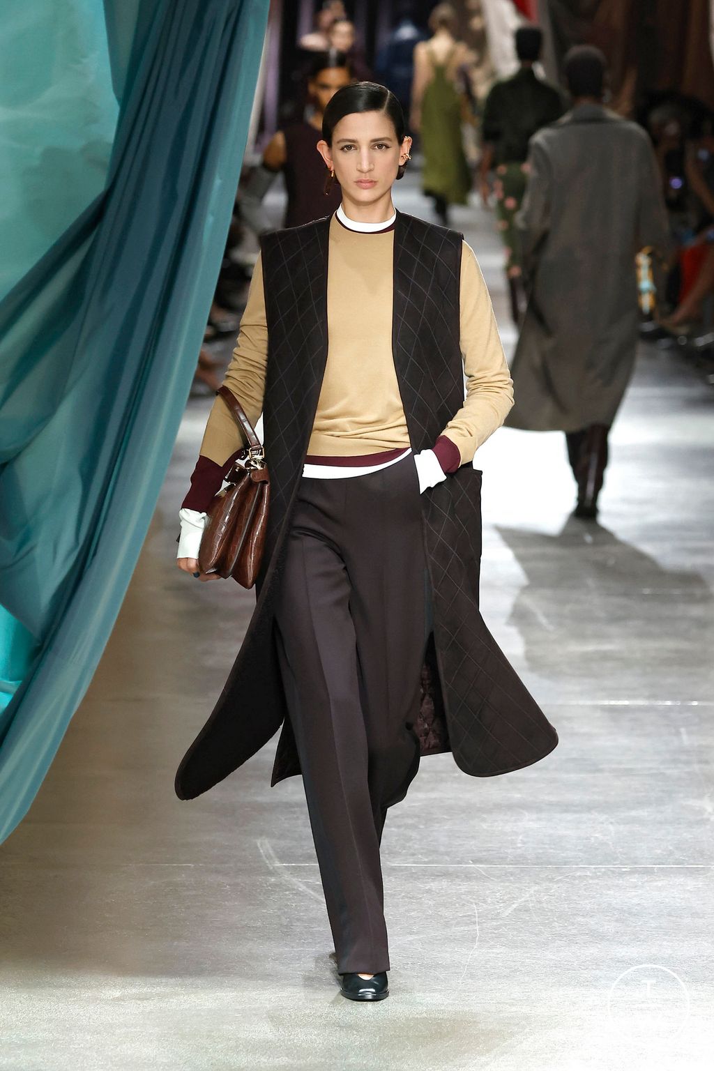 Fashion Week Milan Fall/Winter 2024 look 32 from the Fendi collection womenswear