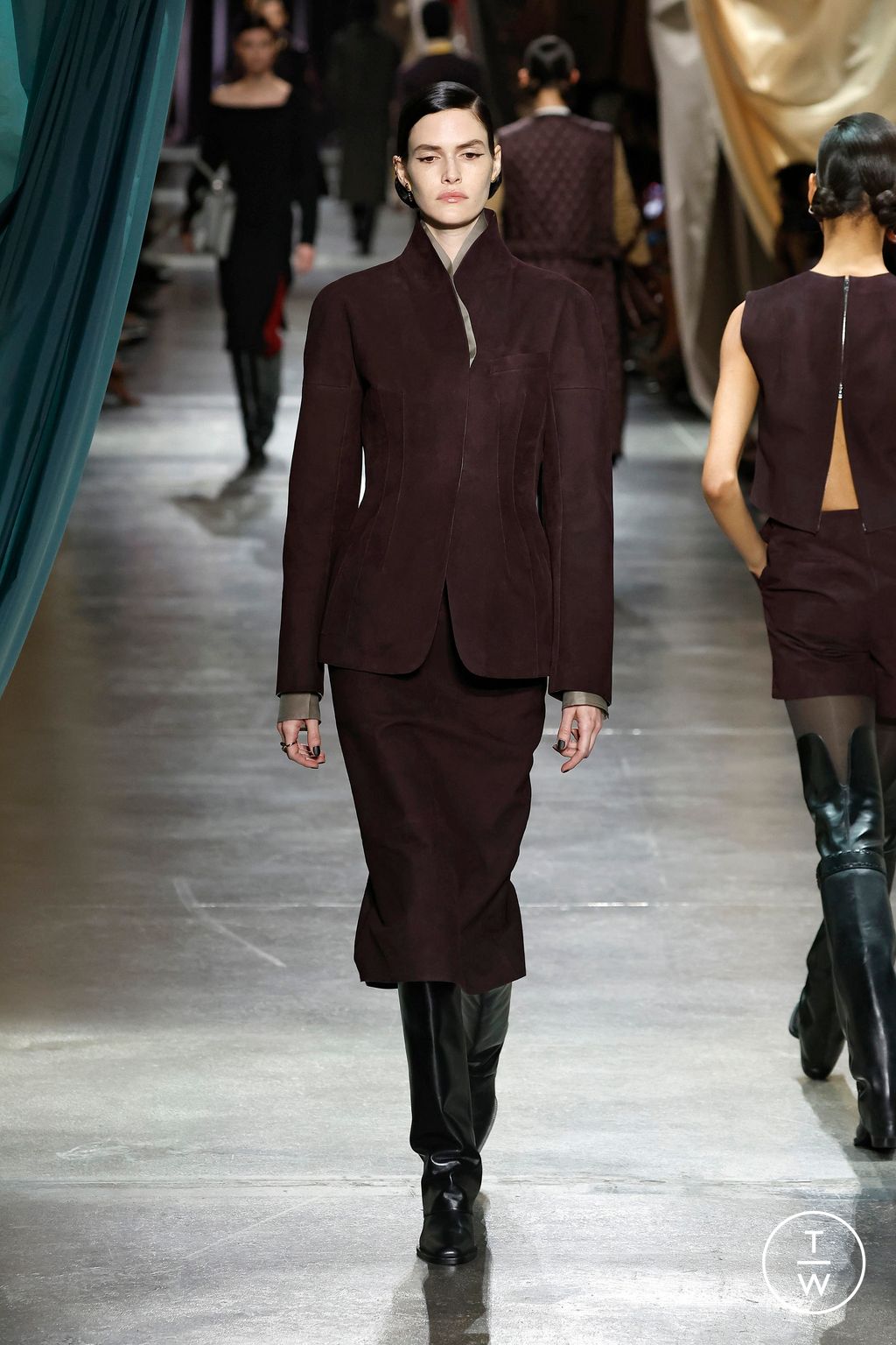 Fashion Week Milan Fall/Winter 2024 look 34 from the Fendi collection womenswear