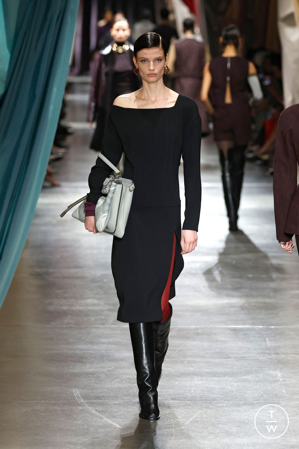 Fashion Week Milan Fall/Winter 2024 look 35 from the Fendi collection 女装