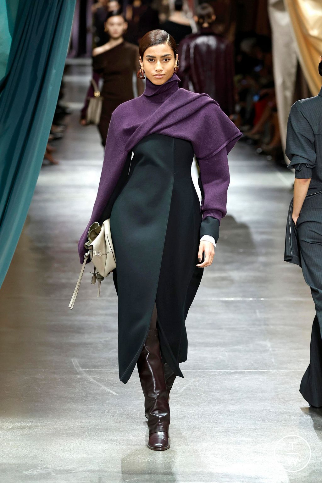 Fashion Week Milan Fall/Winter 2024 look 38 from the Fendi collection womenswear